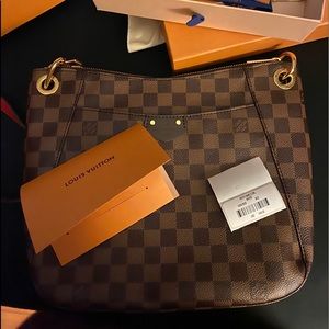 Authentic Louis Vuitton south bank cross body